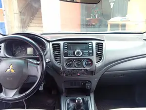 Mitsubishi L200 2019 White