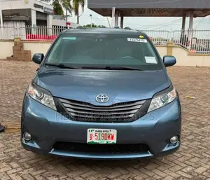 Toyota Sienna 2013 Blue