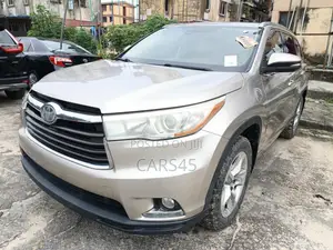 Toyota Highlander 2015 Gold