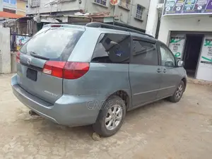 Toyota Sienna 2005 Teal