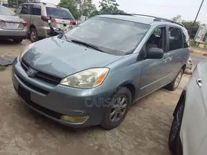Toyota Sienna 2005 Teal