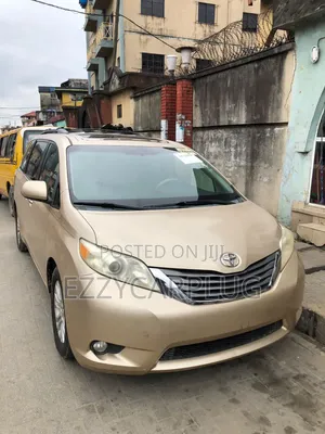 Toyota Sienna XLE 8 Passenger 2012 Gold