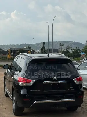 Nissan Pathfinder Platinum 4x4 2013 Black