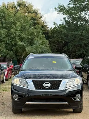 Nissan Pathfinder Platinum 4x4 2013 Black