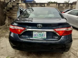 Toyota Camry 2016 Blue