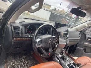 Toyota Land Cruiser 4.6 V8 VX-R 2013 Black