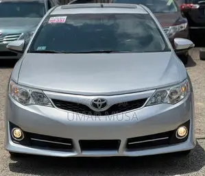 Toyota Camry XLE 4dr Sedan (2.5L 4cyl 6A) 2012 Silver