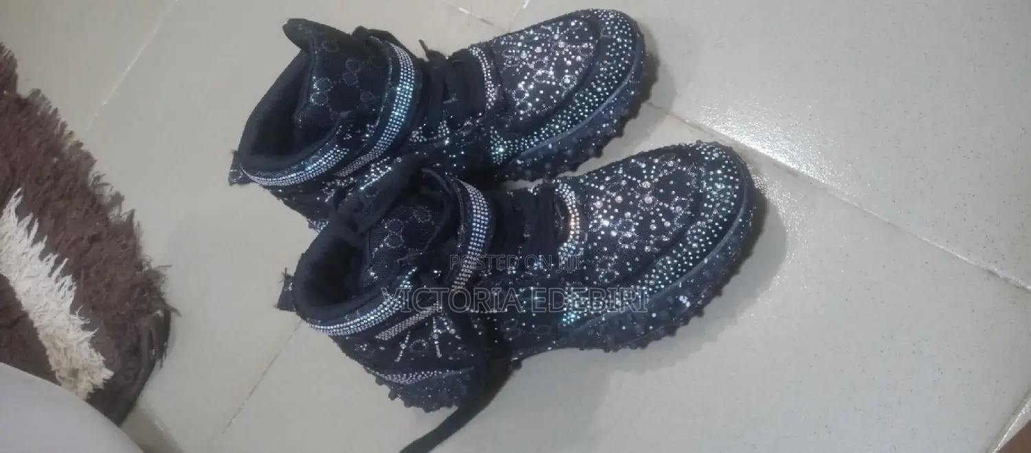 Female Stones Shoe