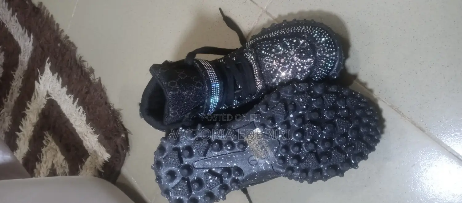 Female Stones Shoe