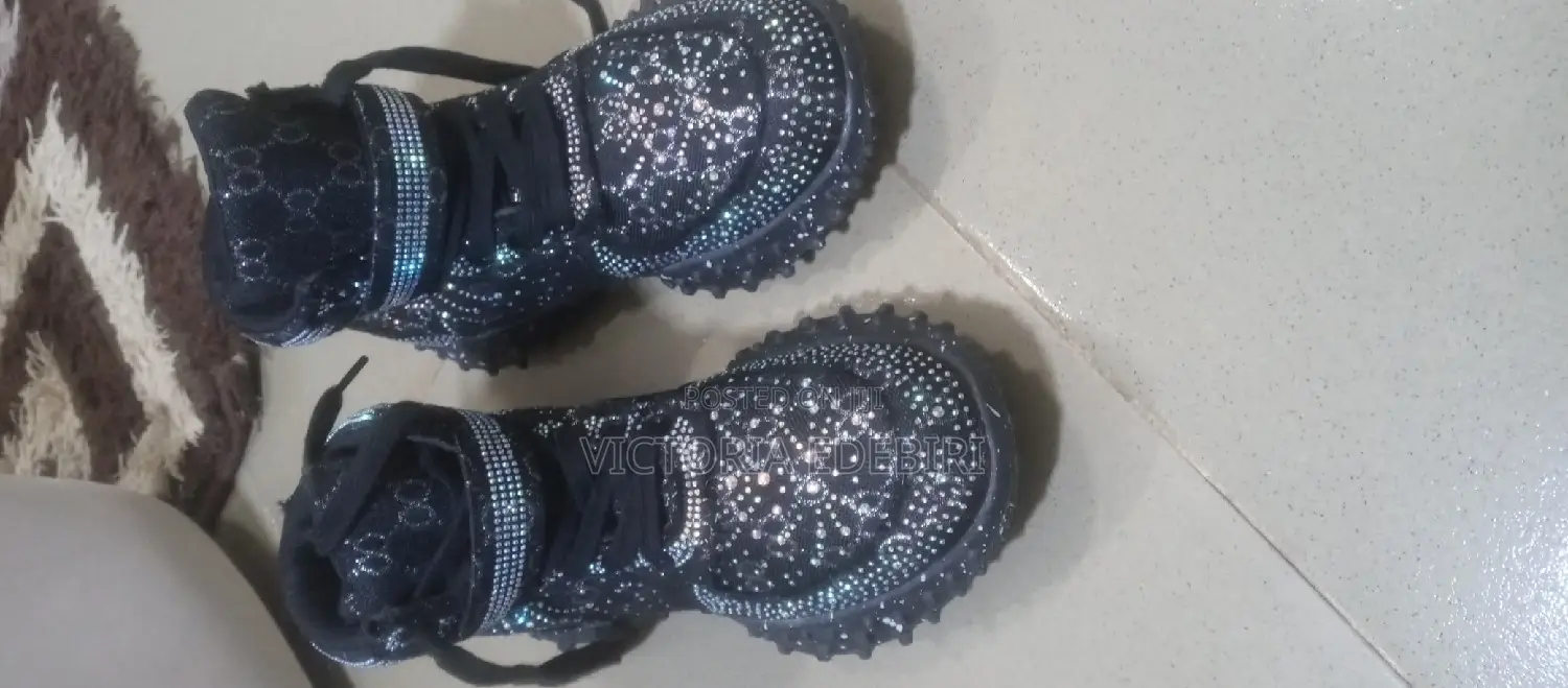 Female Stones Shoe