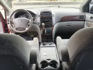 Toyota Sienna 2007 Red