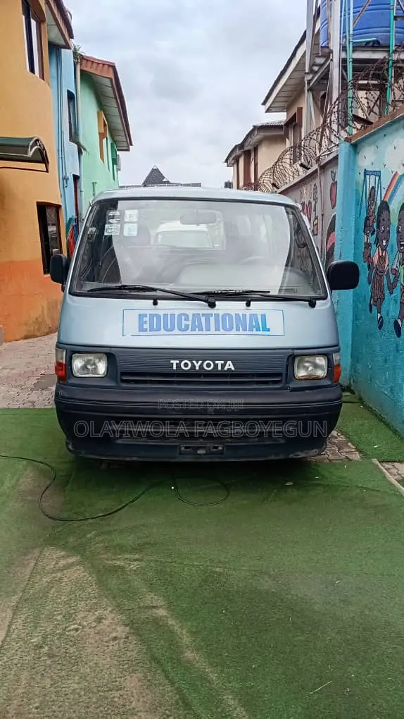 Toyota HiAce 2000 Grey