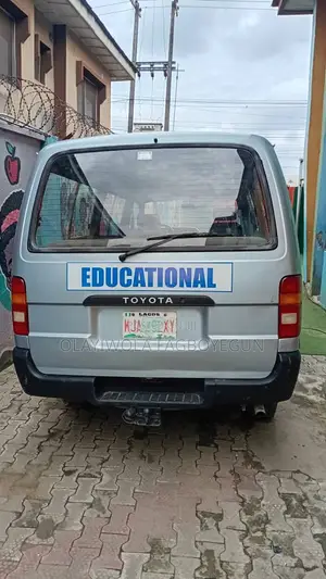 Toyota HiAce 2000 Grey