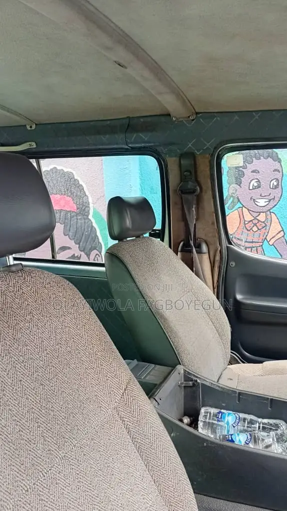 Toyota HiAce 2000 Grey