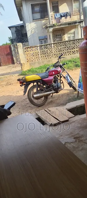 Bajaj Boxer 2026 Red