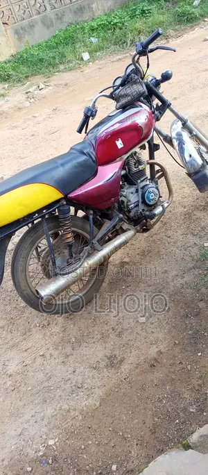 Bajaj Boxer 2026 Red