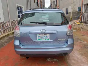 Toyota Matrix Hatchback FWD (1.8L 4cyl 5M) 2005 Blue