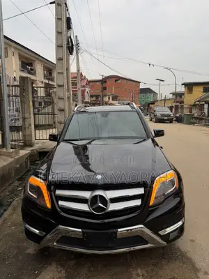 Mercedes-Benz GLK-Class Base GLK 350 4dr AWD 4MATIC (3.5L 6cyl 7A) 2015