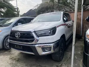 Toyota Hilux 2023 White