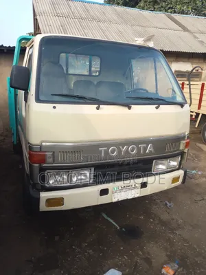 Nigeria Used Toyota Dyna 150 Four Tyres With Petrol Engine