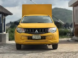 Mitsubishi L200 Club Cab 2.2 4WD 2017 Yellow