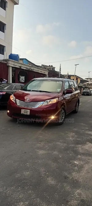Toyota Sienna 2012 Burgundy