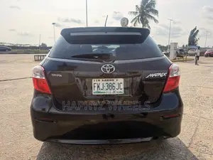Toyota Matrix Hatchback FWD (1.8L 4cyl 5M) 2009 Black