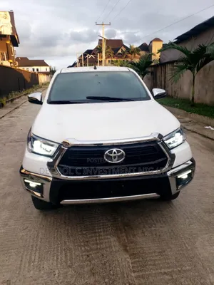 Toyota Hilux 2023 White