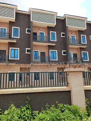 4bdrm Duplex in Gaduwa for sale