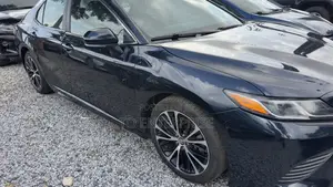 Toyota Camry 2018 Blue