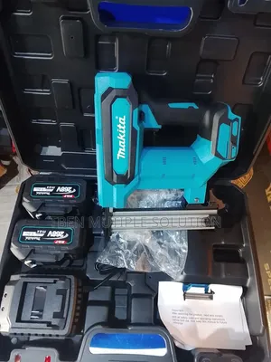 Makita Cordless or Battery   Nail Gun Kit