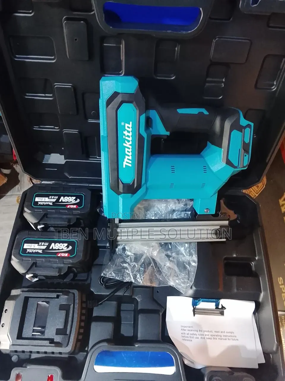 Makita Cordless or Battery   Nail Gun Kit