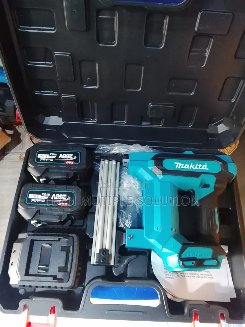 Makita Cordless or Battery   Nail Gun Kit