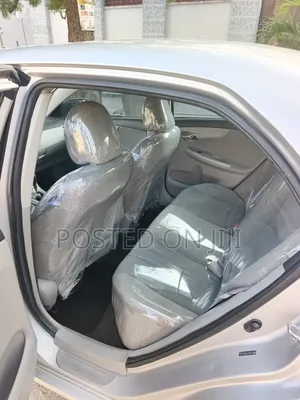 Toyota Corolla LE 4dr Sedan (1.8L 4cyl 4A) 2011 Silver
