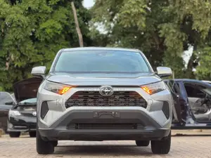 Toyota RAV4 LE 2025 Silver