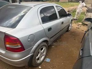 Opel Astra 2000 Silver
