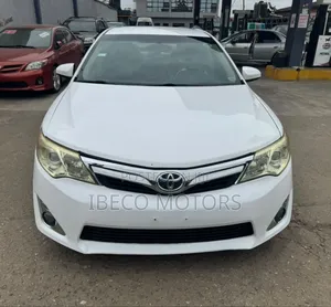 Toyota Camry LE 4dr Sedan (2.5L 4cyl 6A) 2014 White
