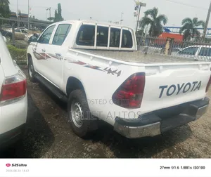 Toyota Hilux 2018 White