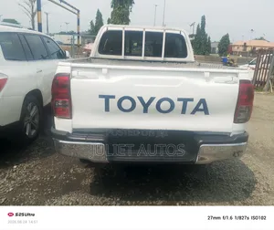Toyota Hilux 2018 White