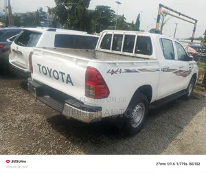 Toyota Hilux 2018 White