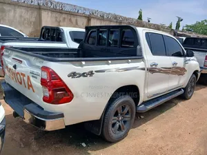 Toyota Hilux Revo Double Cab Petrol 2.7 AWD 2020 White