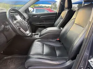Toyota Highlander XLE 2019 Blue