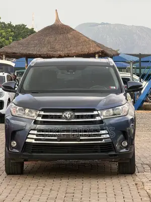 Toyota Highlander XLE 2019 Blue