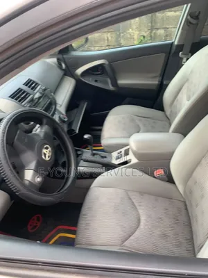 Toyota RAV4 2011 Silver