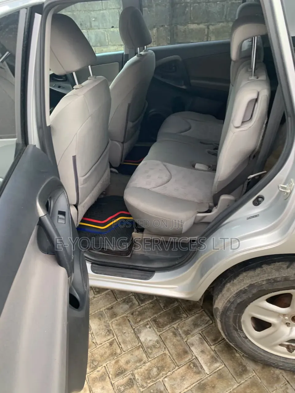 Toyota RAV4 2011 Silver