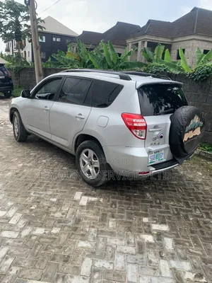 Toyota RAV4 2011 Silver