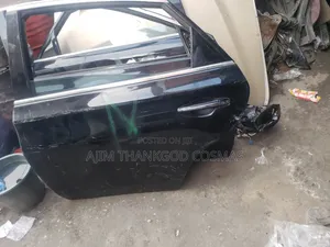 BACK LEFT DOOR Toyota Avalon 2014-2018 Tokunbo