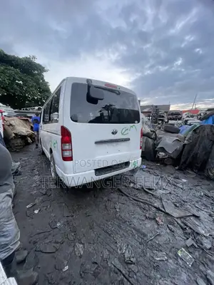Toyota HiAce 2010 White
