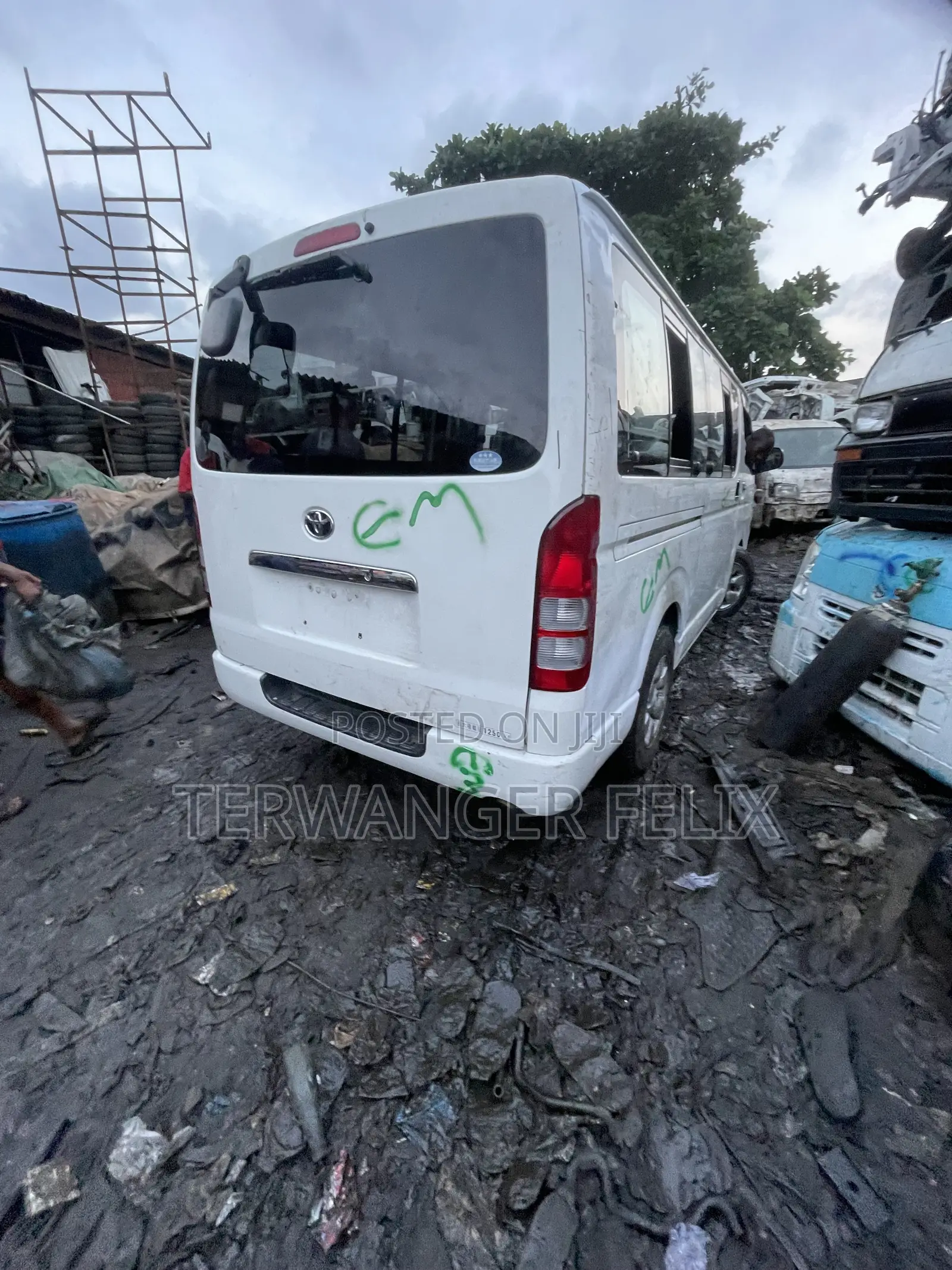 Toyota HiAce 2010 White