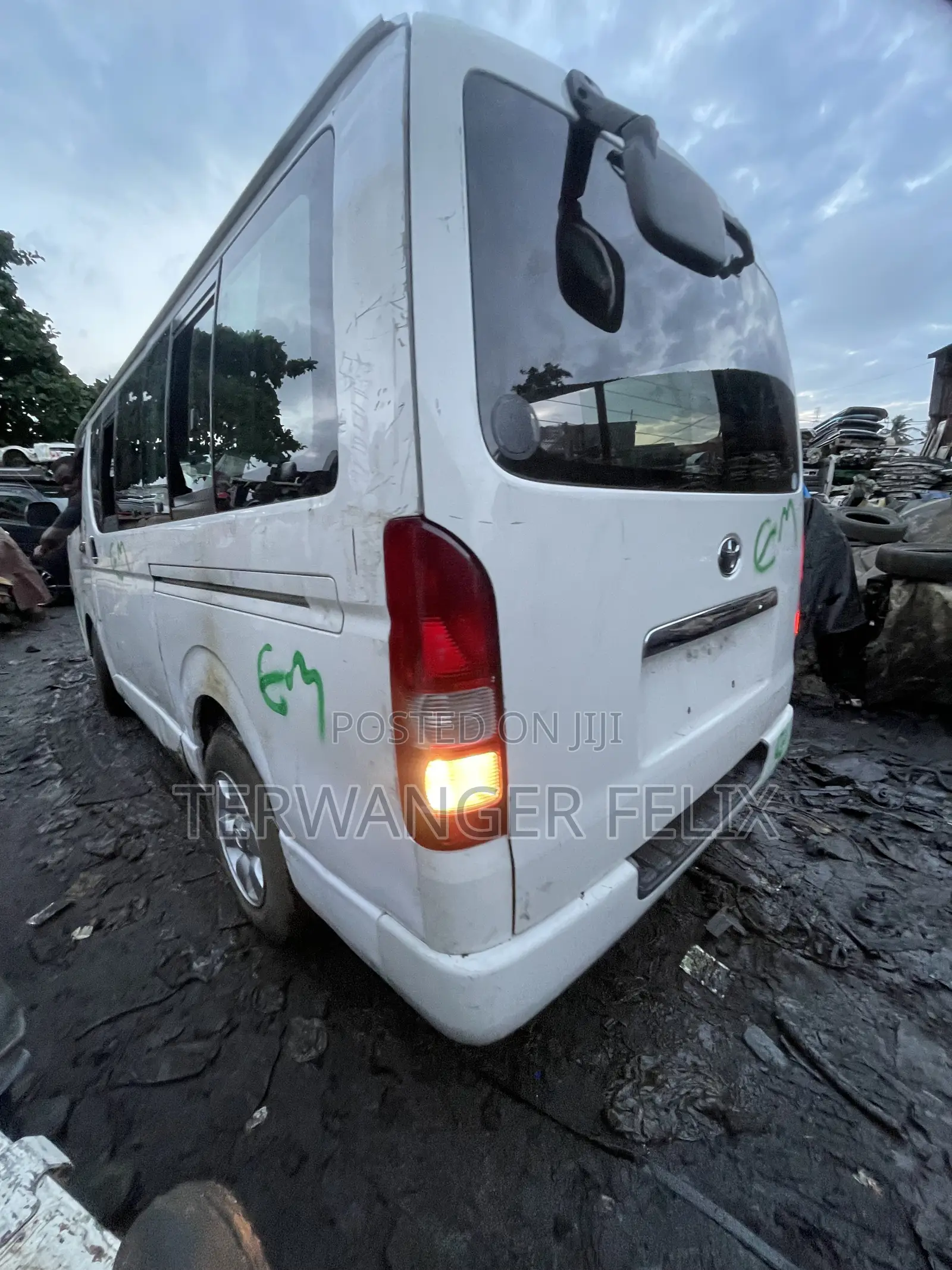 Toyota HiAce 2010 White